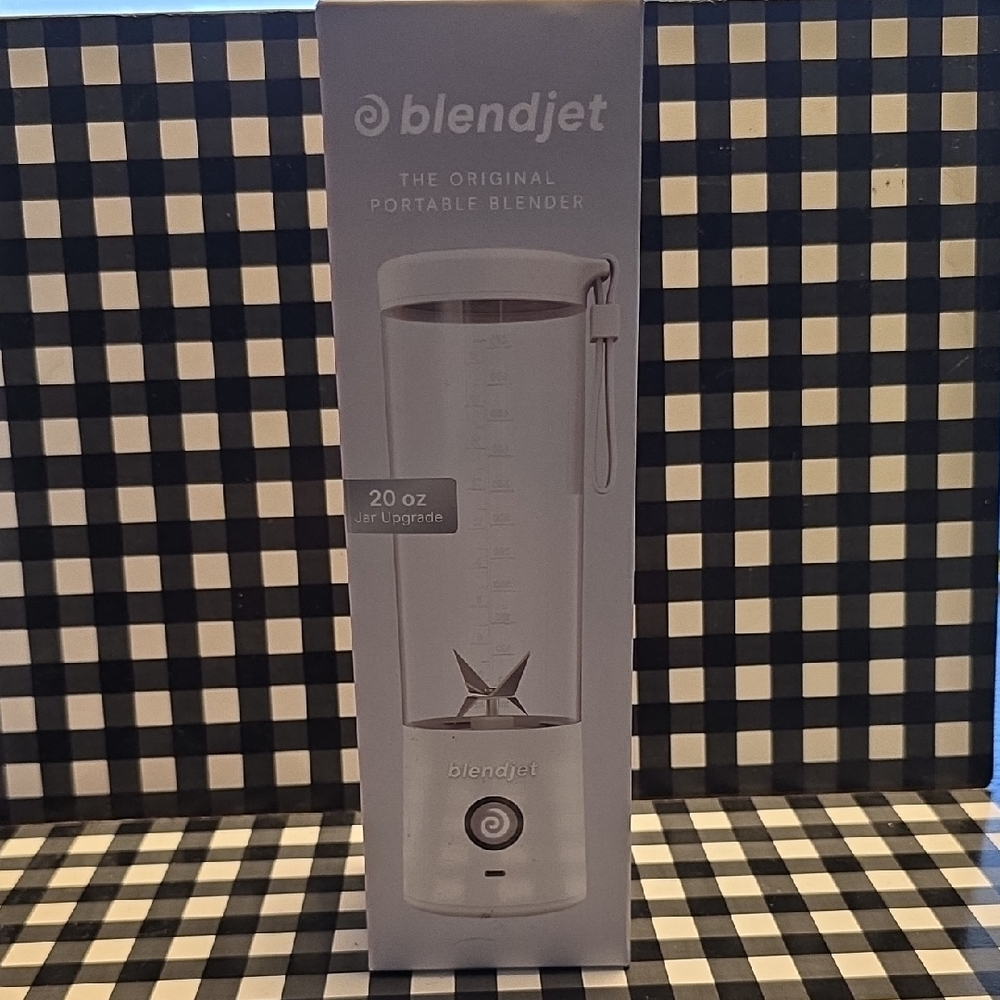 20 oz BlendJet Portable Blender in White ( NWOT)